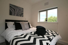 Modern 'Serviced Apartment' sleeps 4